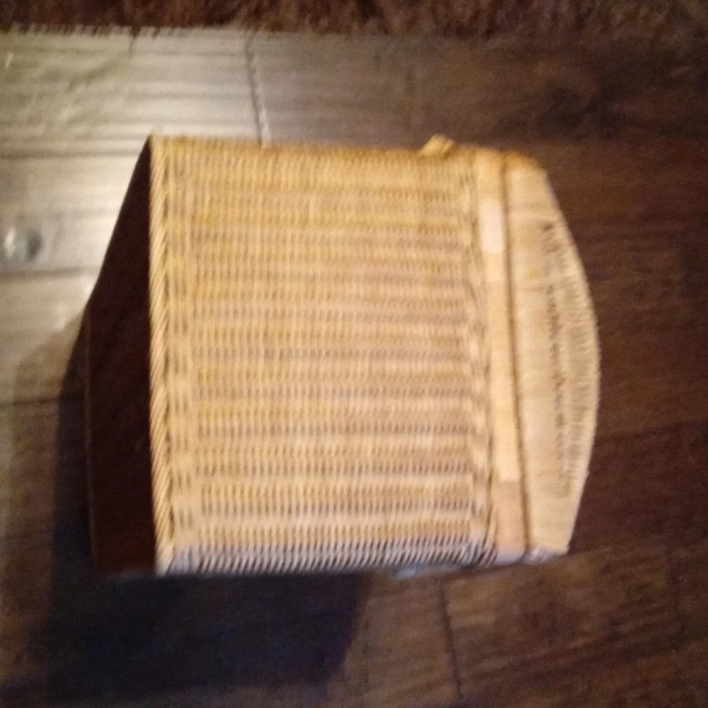 Vintage 1970s Woven Wicker Rattan‎ Picknic Basket